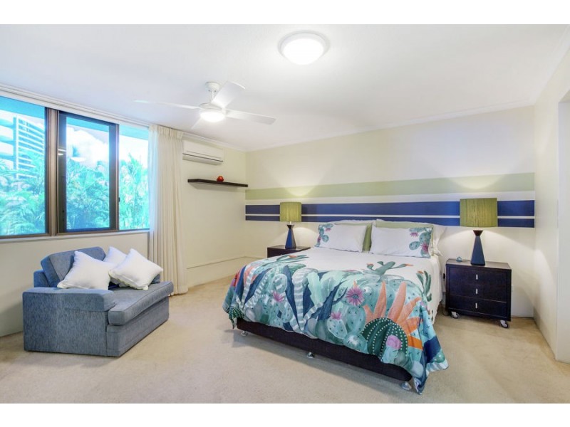 77 Brighton Parade, Southport QLD 4215