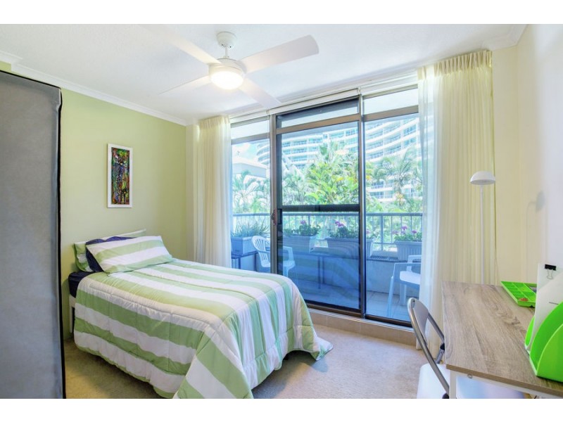 77 Brighton Parade, Southport QLD 4215