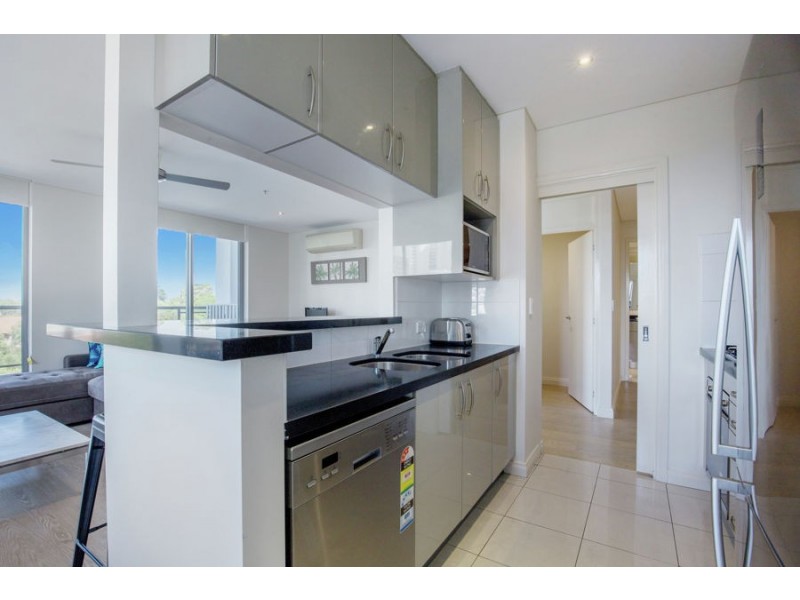 3 Como Crescent, Southport QLD 4215