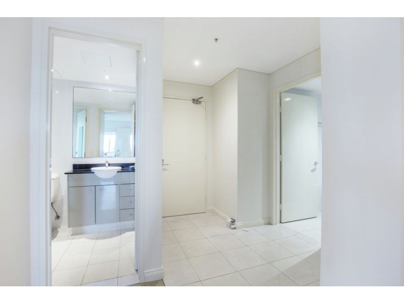 3 Como Crescent, Southport QLD 4215