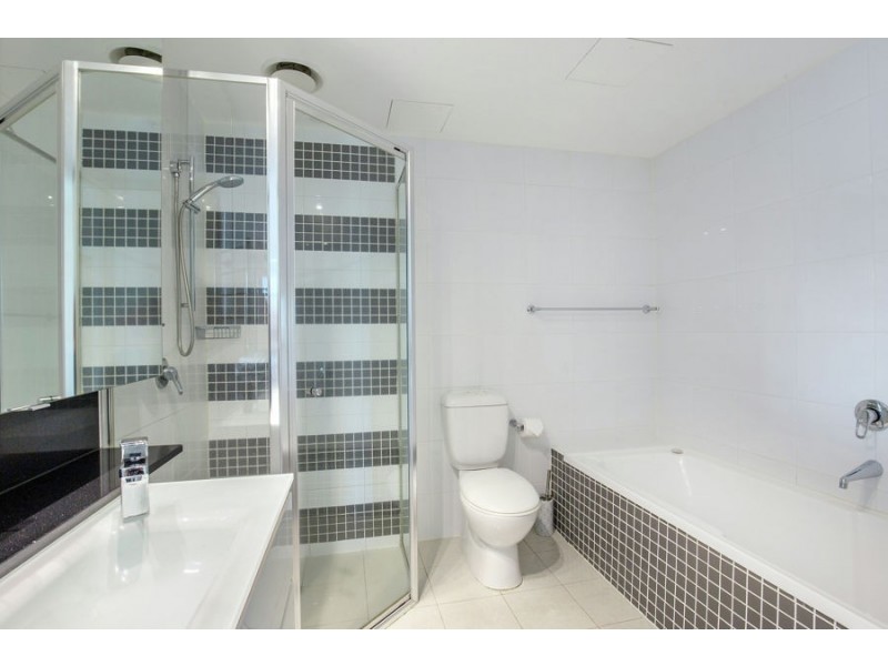 3 Como Crescent, Southport QLD 4215