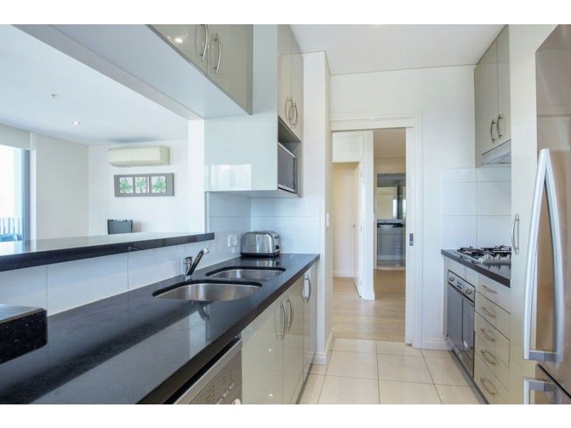 3 Como Crescent, Southport QLD 4215