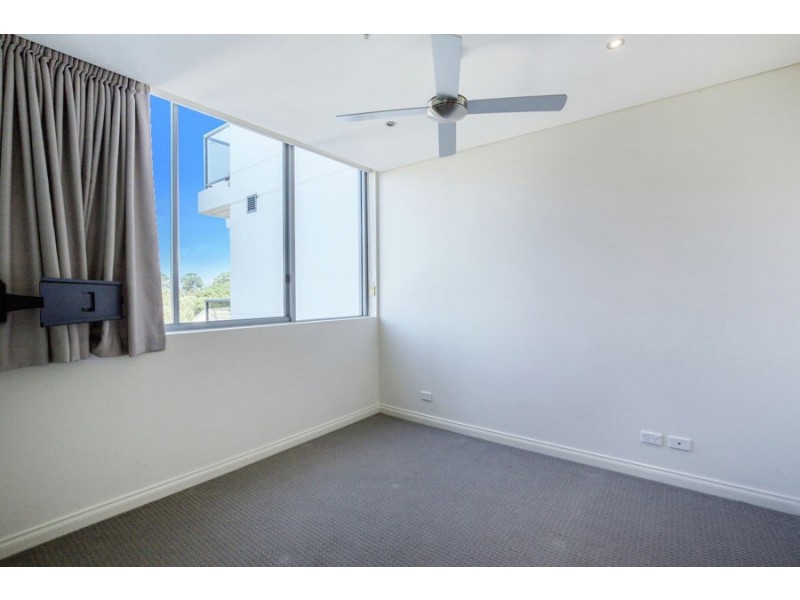 3 Como Crescent, Southport QLD 4215