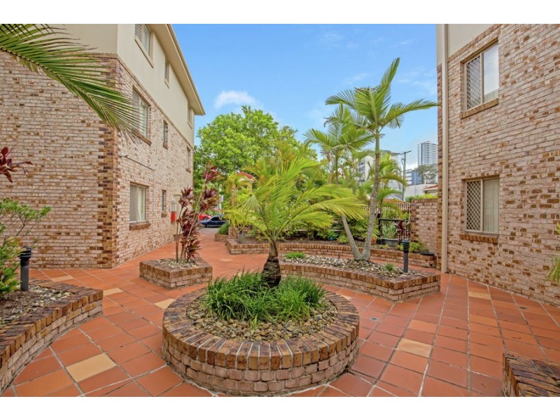 14-16 Spendelove Avenue, Southport QLD 4215