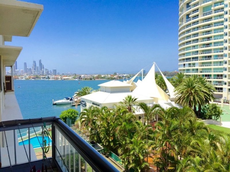 77 Brighton Parade, Southport QLD 4215