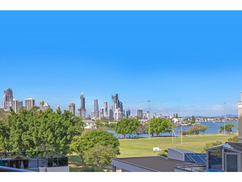 707-2 Aqua Street, Southport QLD 4215