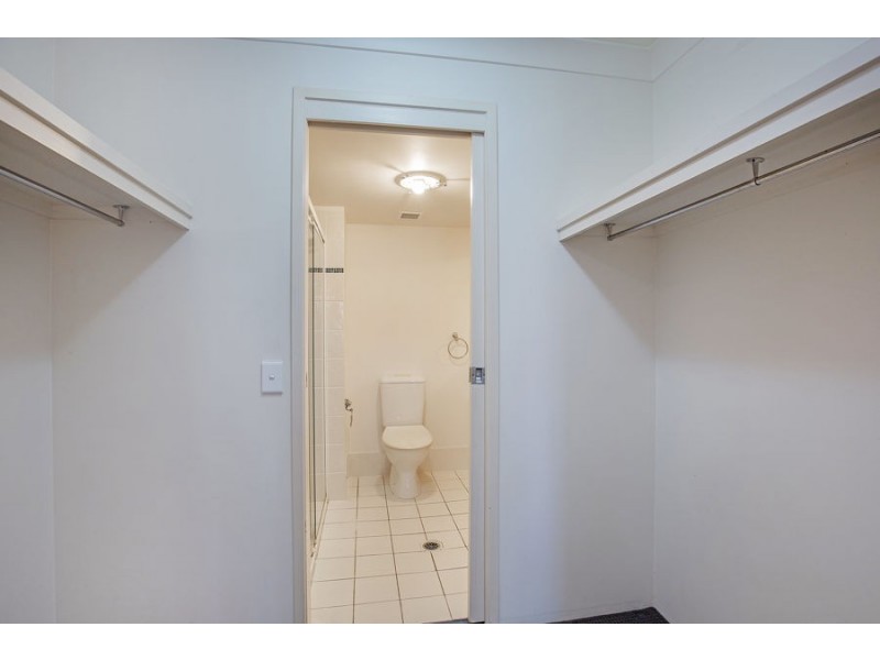 24 Slatyer Avenue, Bundall QLD 4217