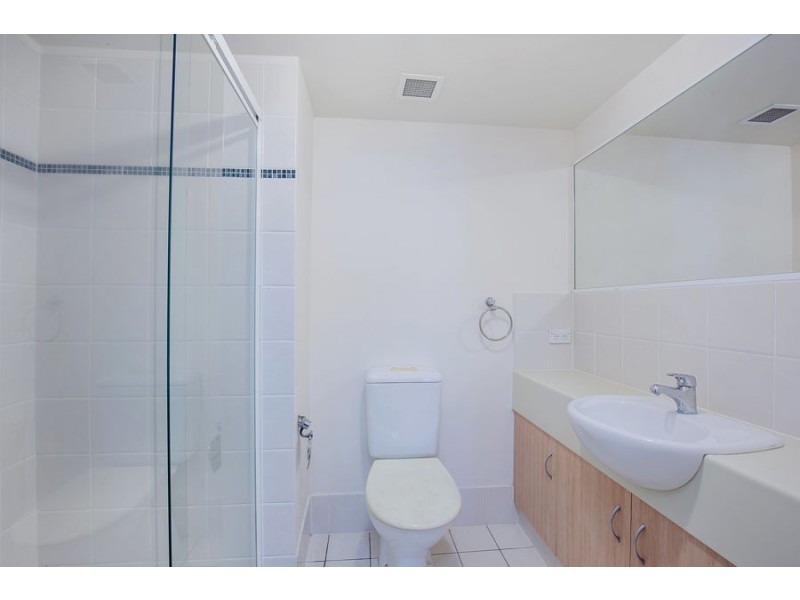 24 Slatyer Avenue, Bundall QLD 4217