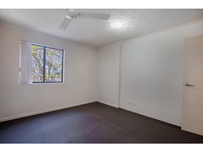 24 Slatyer Avenue, Bundall QLD 4217