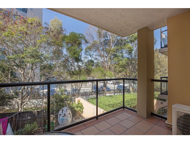 24 Slatyer Avenue, Bundall QLD 4217