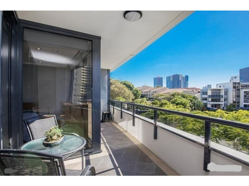 2 Aqua Strteet (Portia), Southport QLD 4215