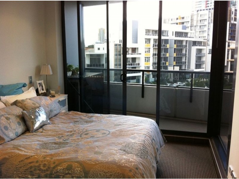 2 Aqua Strteet (Portia), Southport QLD 4215