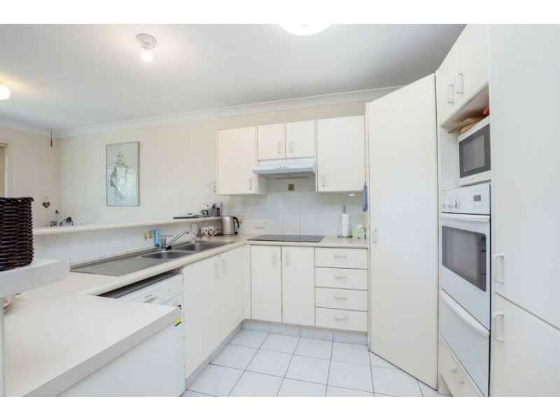 3/2 Brown Street, Labrador QLD 4215