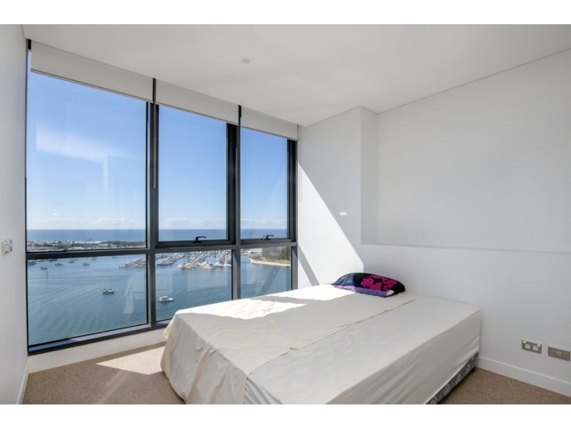 2008/2 Como Crescent, Southport QLD 4215