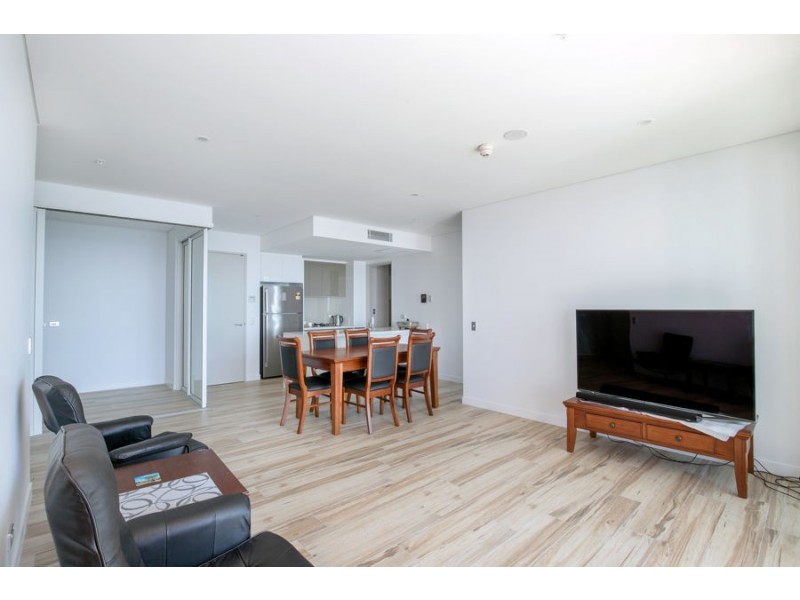 2008/2 Como Crescent, Southport QLD 4215