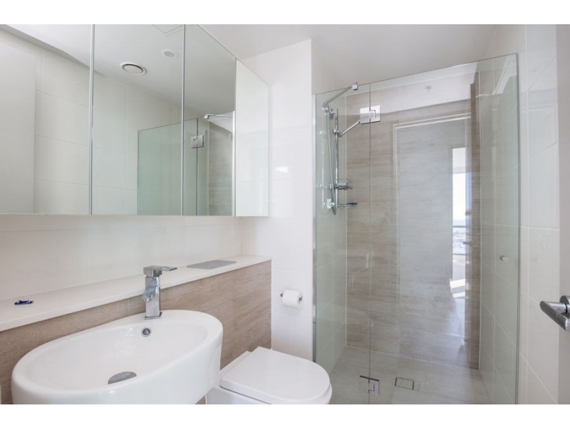 2008/2 Como Crescent, Southport QLD 4215