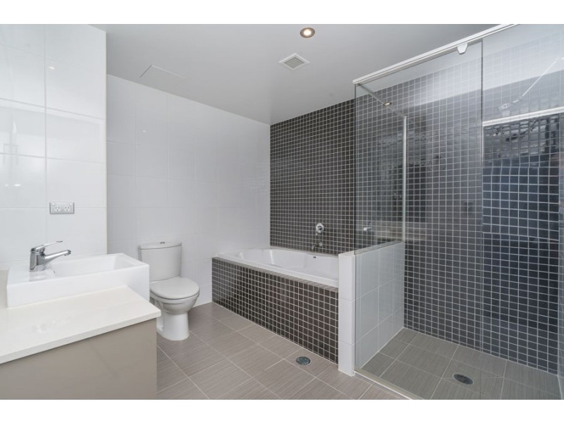 2703/4 Como Crescent, Southport QLD 4215