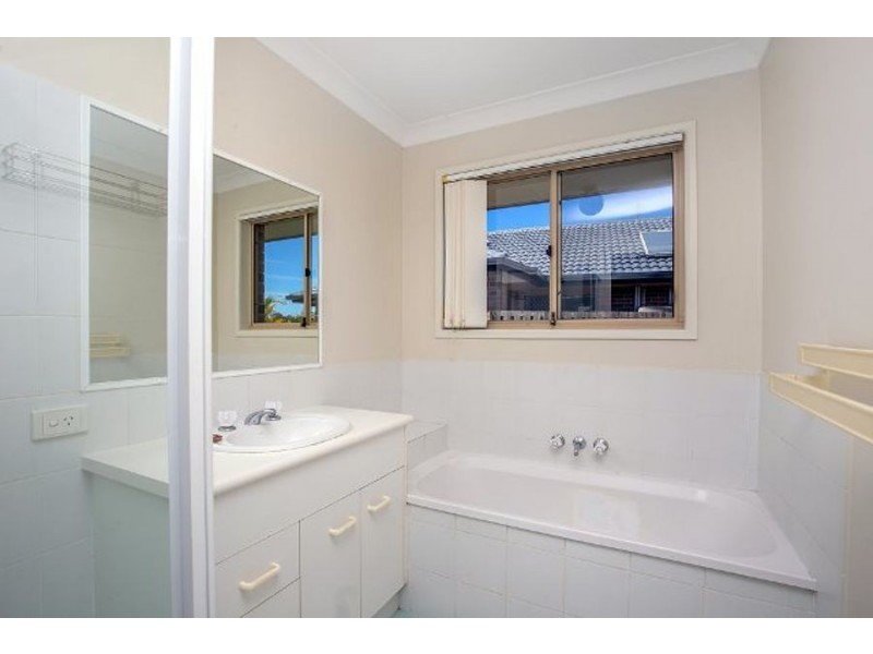 11 County Lane, Merrimac QLD 4226