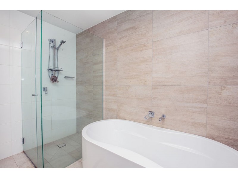 3012/2 Como Crescent, Southport QLD 4215