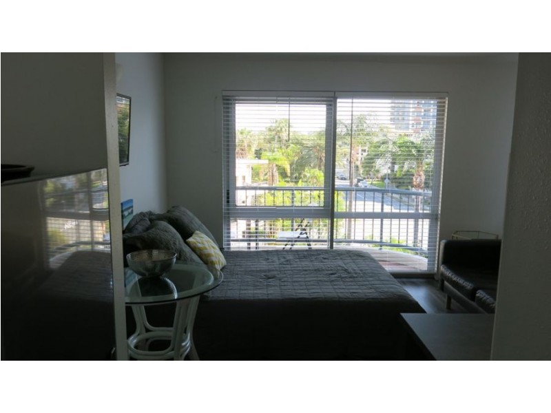 2 Barney Street, Southport QLD 4215