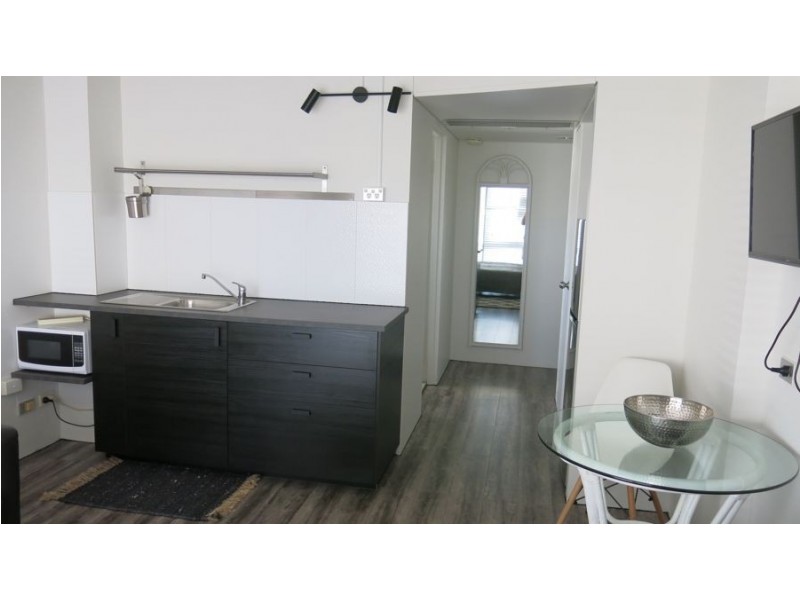 2 Barney Street, Southport QLD 4215