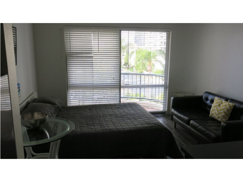 2 Barney Street, Southport QLD 4215
