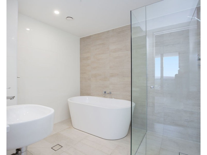 3112/2 Como Crescent, Southport QLD 4215