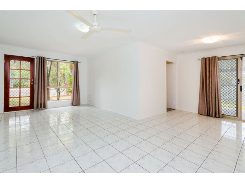 2/2 Galaxy Court, Labrador QLD 4215