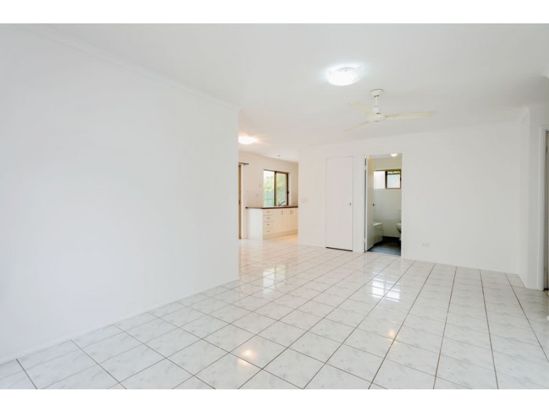 2/2 Galaxy Court, Labrador QLD 4215