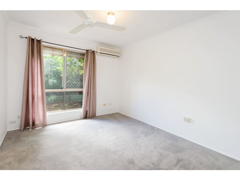 2/2 Galaxy Court, Labrador QLD 4215