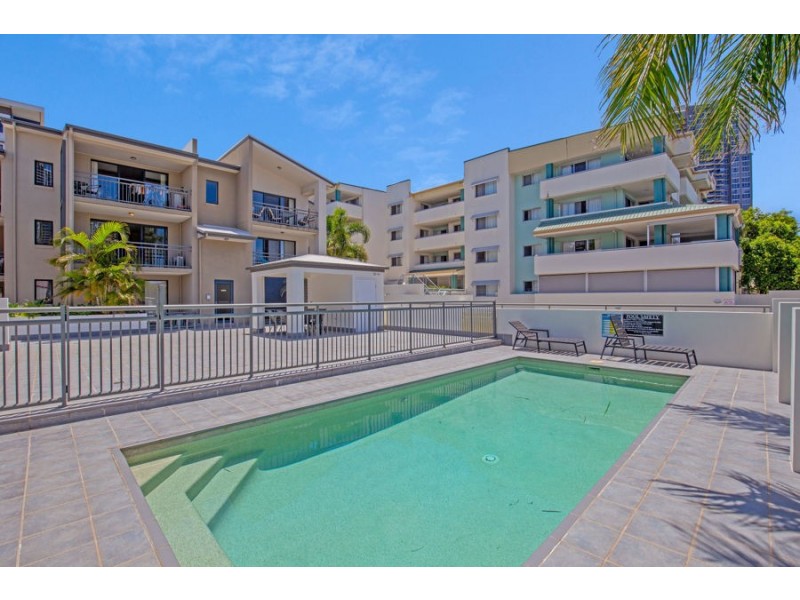 46-48 Lenneberg Street, Southport QLD 4215