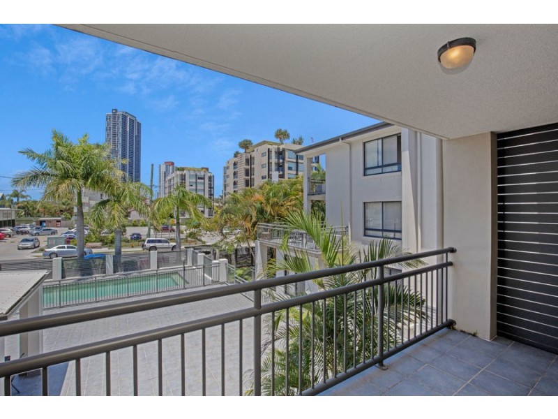 46-48 Lenneberg Street, Southport QLD 4215