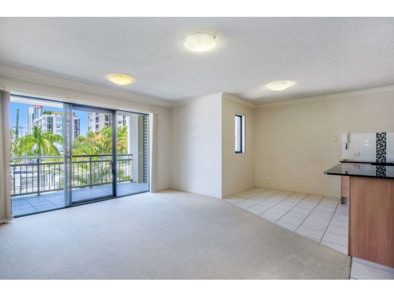 46-48 Lenneberg Street, Southport QLD 4215