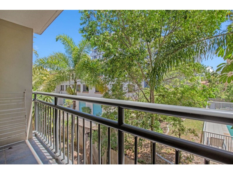 46-48 Lenneberg Street, Southport QLD 4215