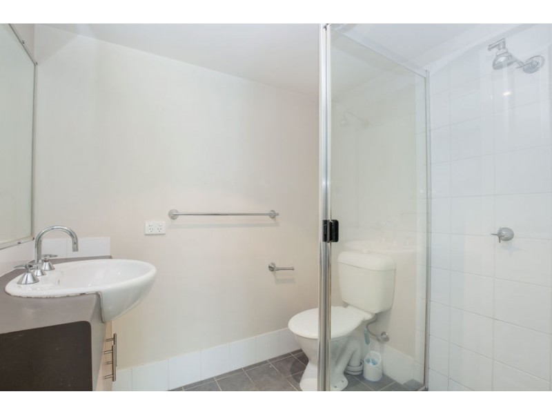 46-48 Lenneberg Street, Southport QLD 4215