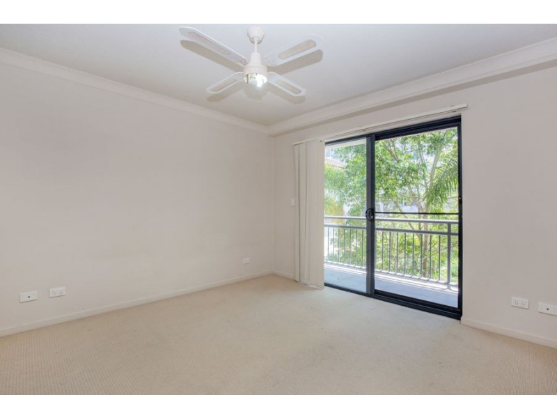 46-48 Lenneberg Street, Southport QLD 4215