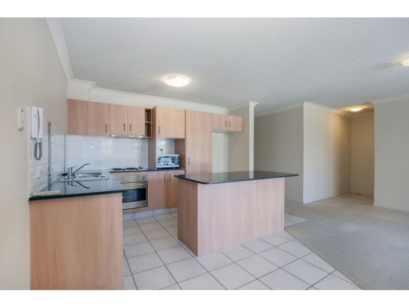 46-48 Lenneberg Street, Southport QLD 4215