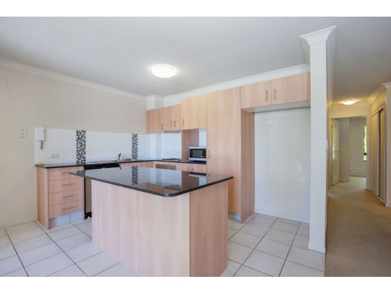 46-48 Lenneberg Street, Southport QLD 4215