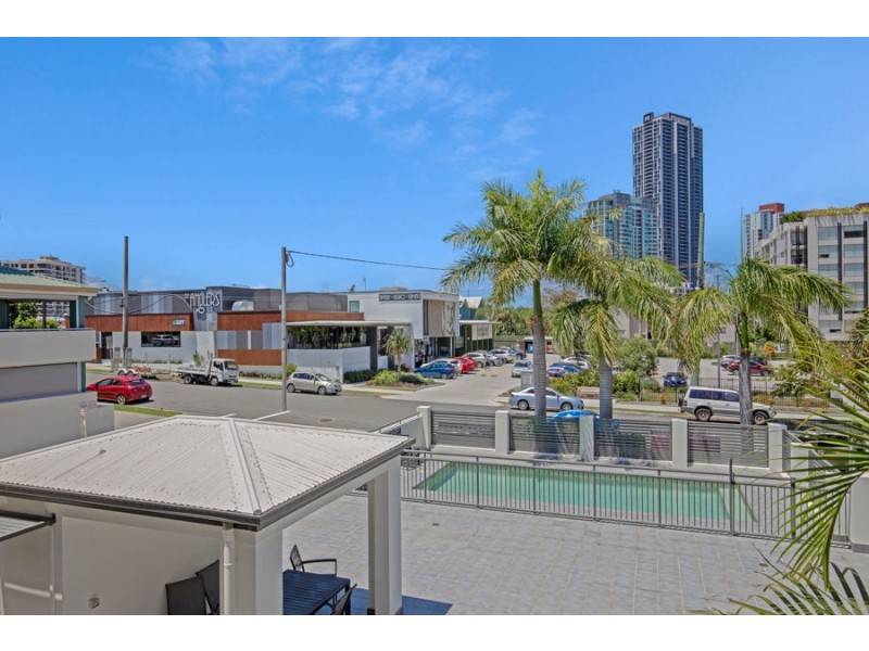 46-48 Lenneberg Street, Southport QLD 4215