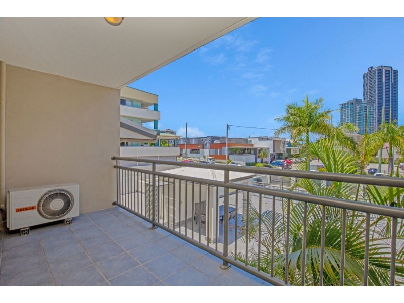 46-48 Lenneberg Street, Southport QLD 4215