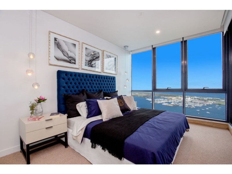 2 Como Crescent, Southport QLD 4215