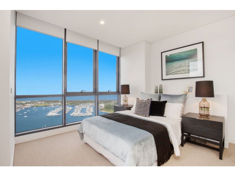 2 Como Crescent, Southport QLD 4215