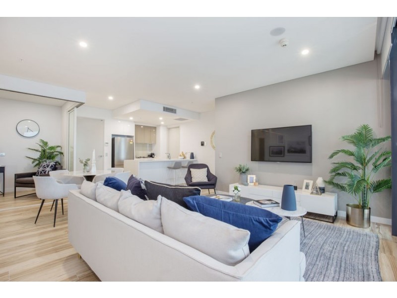 2 Como Crescent, Southport QLD 4215