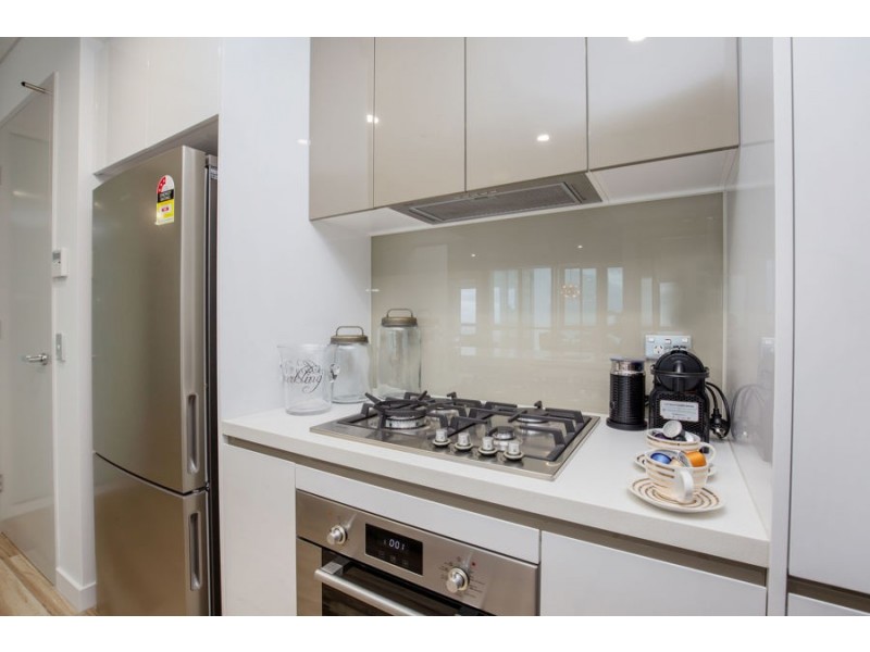 2 Como Crescent, Southport QLD 4215