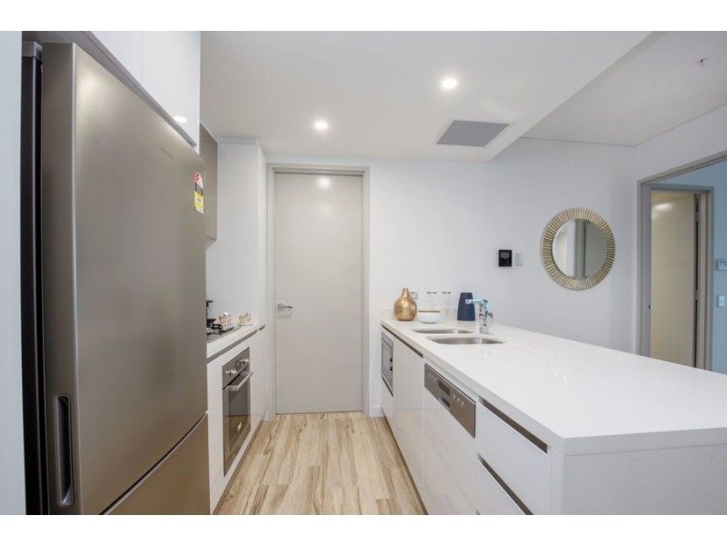 2 Como Crescent, Southport QLD 4215