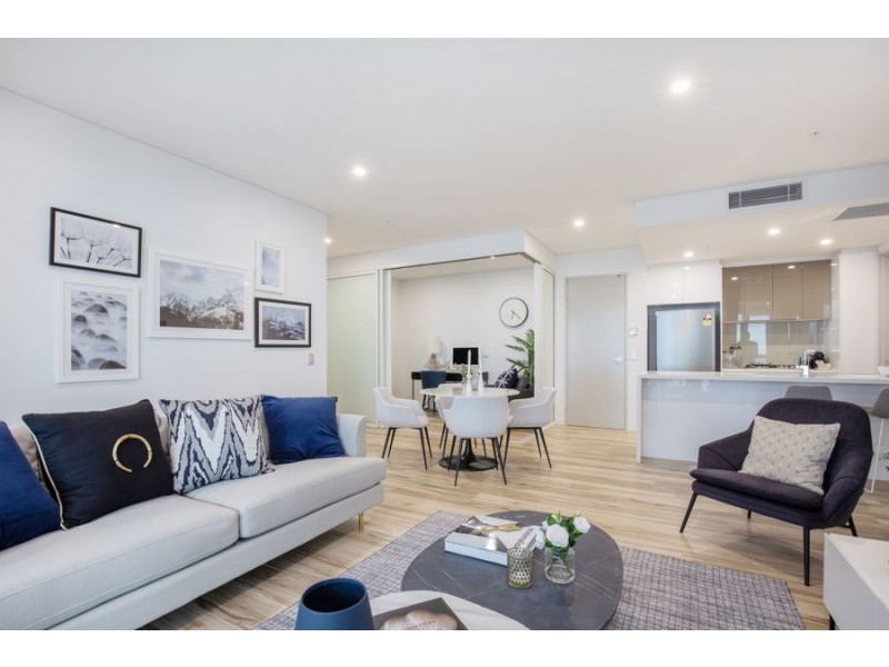 2 Como Crescent, Southport QLD 4215