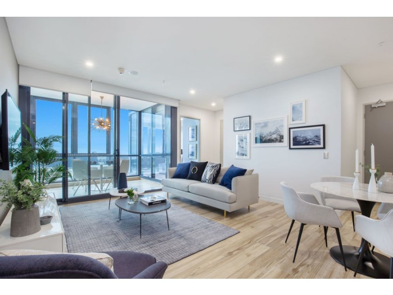 2 Como Crescent, Southport QLD 4215