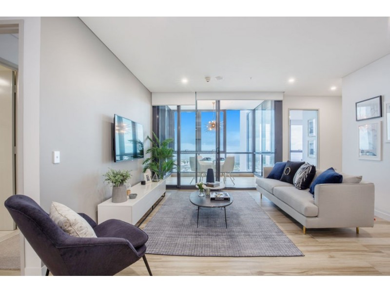 2 Como Crescent, Southport QLD 4215