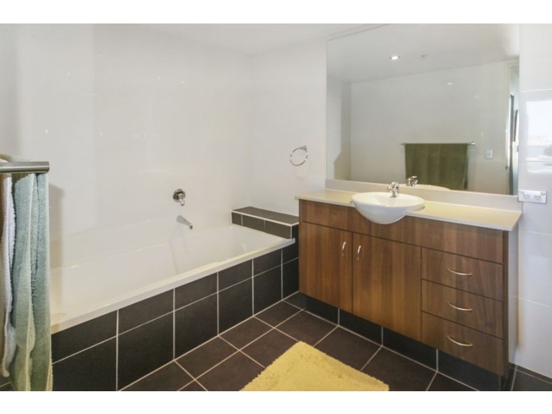 805/1 Como Crescent, Southport QLD 4215