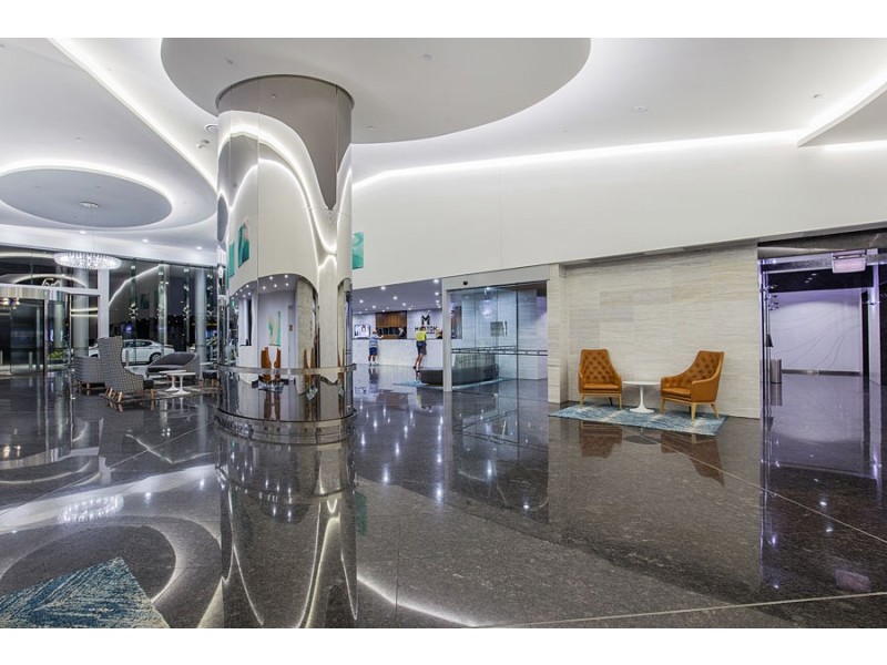 2 Como Crescent, Southport QLD 4215